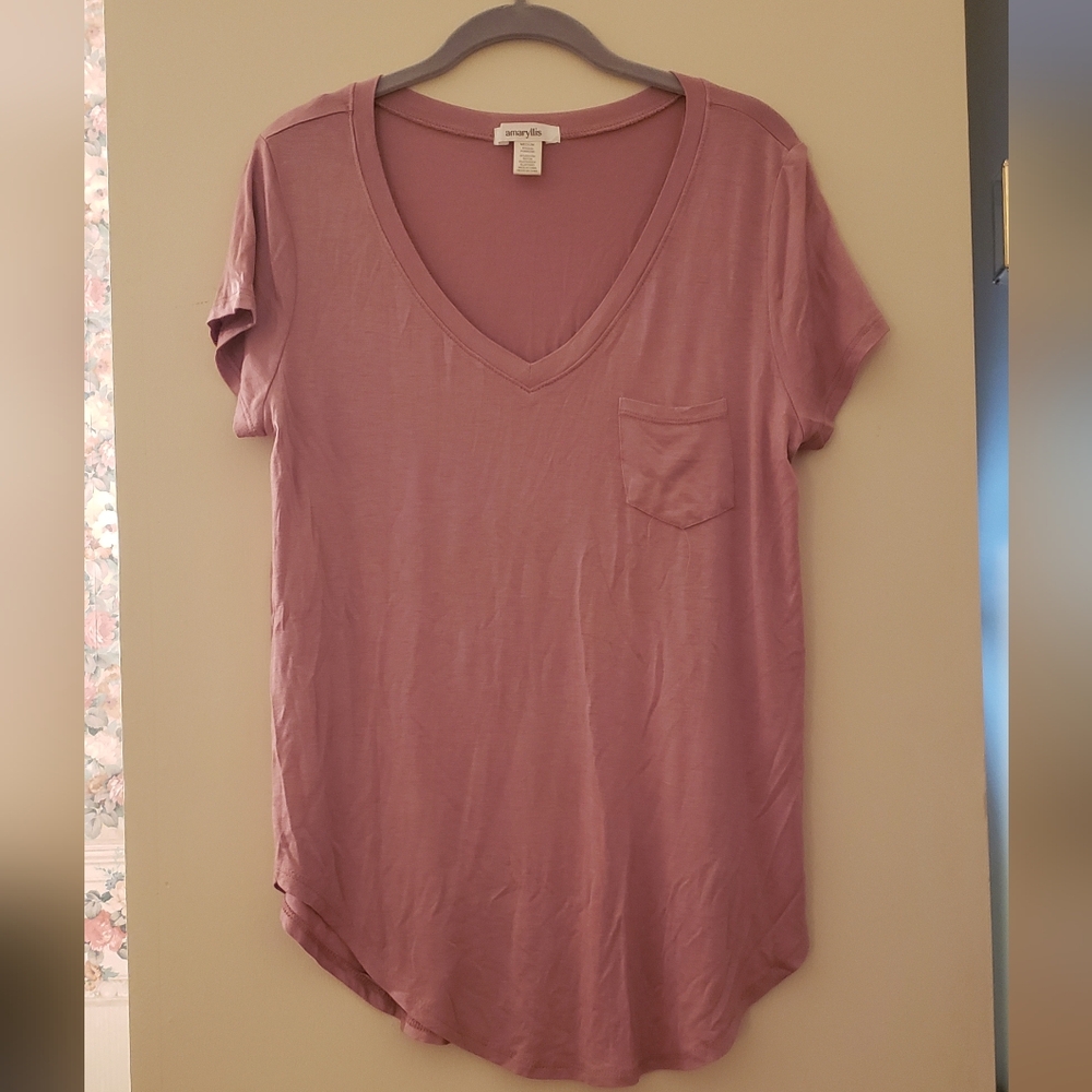 NWOT Amaryllis Taryn Tee